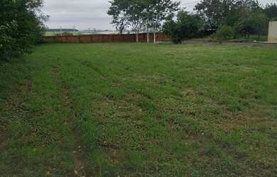 Imagem: O terreno à venda possui e está localizado em Valentim Gentil