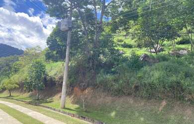 Imagem: O terreno possui 3320m² de Área e está localizado em Pedro