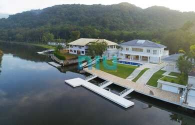 Imagem: A casa em condomínio possui 5 Dormitórios, 5 Banheiros, 5