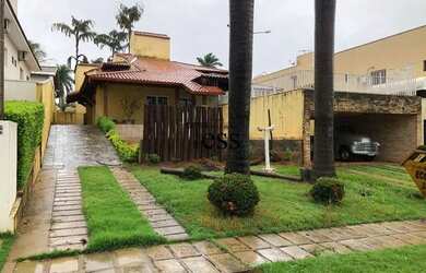 Imagem: A casa em condomínio possui 4 Dormitórios, 5 Banheiros, 5