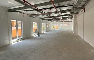 Imagem: O depósito possui 3 Vagas na garagem, 502m² de Área e está