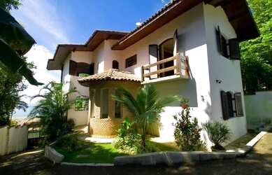 Imagem: A casa em condomínio possui 4 Dormitórios, 5 Banheiros, 5