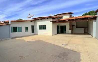 Imagem: A casa possui 3 Dormitórios, 3 Banheiros e está localizado