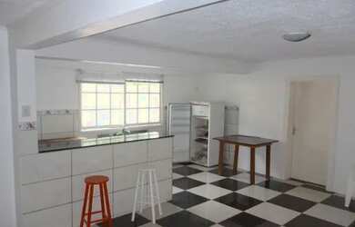 Imagem: A casa possui 2 Dormitórios, 2 Banheiros, 5 Vagas na garagem