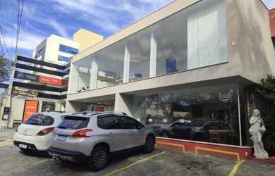 Imagem: A casa possui 1 Dormitório, 5 Banheiros, 5 Vagas na garagem