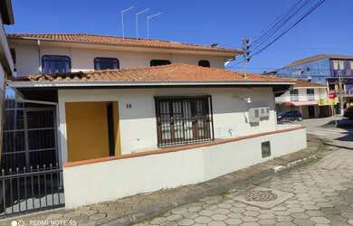 Imagem: A casa possui 2 Dormitórios, 1 Vaga na garagem e está localizado