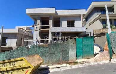 Imagem: A casa em condomínio possui 3 Dormitórios, 5 Banheiros, 4