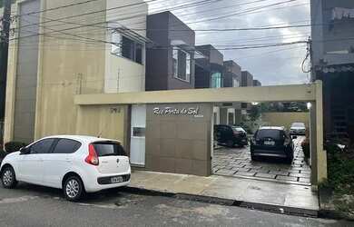 Imagem: A casa possui 3 Dormitórios, 3 Banheiros, 1 Vaga na garagem