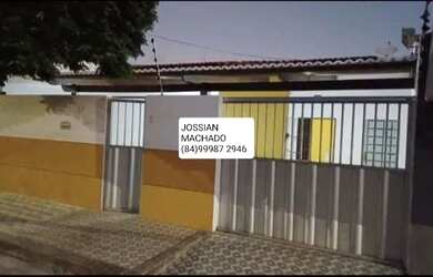 Imagem: A casa possui 4 Dormitórios, 2 Banheiros, 3 Vagas na garagem