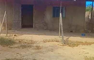 Imagem: A casa possui 2 Dormitórios, 1 Banheiro, 2 Vagas na garagem