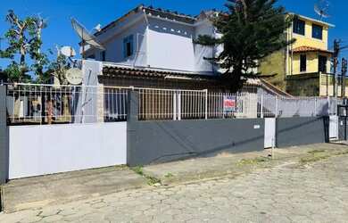 Imagem: A casa possui 5 Dormitórios, 2 Banheiros, 5 Vagas na garagem