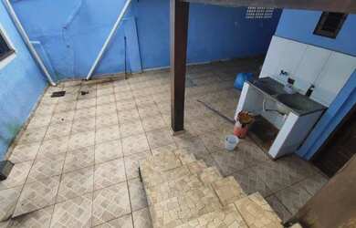 Imagem: A casa possui 4 Dormitórios, 5 Banheiros, 2 Vagas na garagem