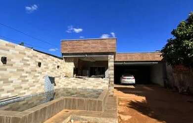 Imagem: A casa em condomínio possui 2 Dormitórios, 2 Banheiros, 5