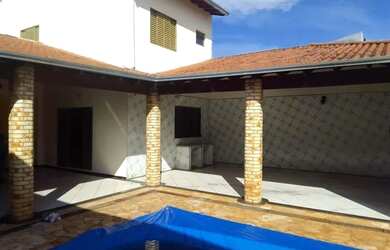 Imagem: A casa possui 5 Dormitórios, 5 Banheiros, 335m² de Área