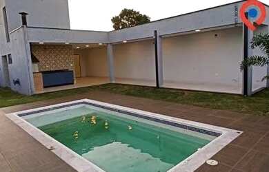 Imagem: A casa possui 3 Dormitórios, 1 Banheiro, 3 Vagas na garagem