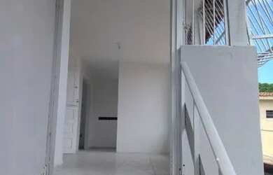 Imagem: A casa possui 3 Dormitórios, 2 Banheiros, 1 Vaga na garagem