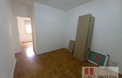 Imagem: O apartamento possui 1 Dormitório, 1 Banheiro, 1 Vaga na garagem