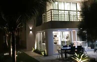 Imagem: A casa possui 3 Dormitórios, 2 Banheiros, 2 Vagas na garagem