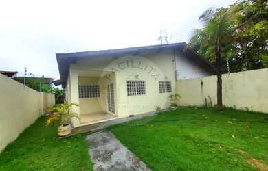 Imagem: A casa possui 3 Dormitórios, 4 Banheiros, 1 Vaga na garagem