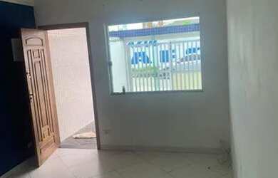 Imagem: A casa possui 2 Dormitórios, 2 Banheiros, 1 Vaga na garagem