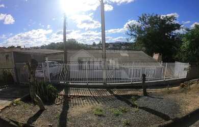 Imagem: A casa possui 5 Dormitórios, 2 Banheiros, 1 Vaga na garagem