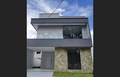 Imagem: A casa em condomínio possui 4 Dormitórios, 4 Banheiros, 1