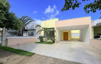 Imagem: A casa em condomínio possui 3 Dormitórios, 3 Banheiros, 4