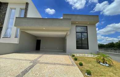 Imagem: A casa em condomínio possui 3 Dormitórios, 3 Banheiros, 4