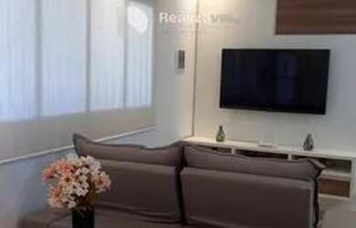 Imagem: A casa possui 3 Dormitórios, 2 Banheiros, 2 Vagas na garagem