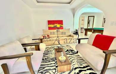 Imagem: A casa em condomínio possui 5 Dormitórios, 5 Banheiros, 4