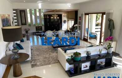 Imagem: A casa em condomínio possui 5 Dormitórios, 5 Banheiros, 5