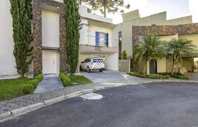 Imagem: A casa em condomínio possui 3 Dormitórios, 4 Banheiros, 2