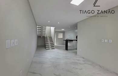 Imagem: A casa possui 3 Dormitórios, 2 Banheiros, 2 Vagas na garagem