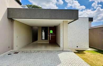 Imagem: A casa possui 4 Dormitórios, 2 Banheiros, 2 Vagas na garagem