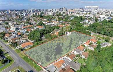Imagem: O terreno possui 3.010m² de Área e está localizado em Bacacheri
