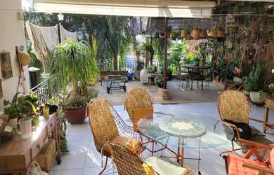 Imagem: A casa possui 4 Dormitórios, 5 Banheiros, 3 Vagas na garagem