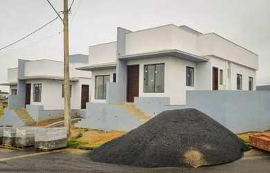 Imagem: A casa à venda possui 2 Dormitórios, 1 Banheiro e 1 Vaga na