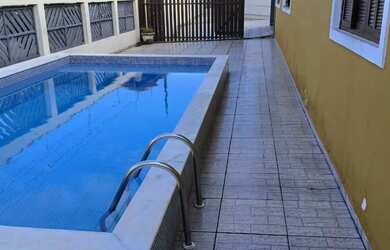 Imagem 8: Casa em Peruíbe. Acomodam 10 pessoas, 4 Vagas na garageme3 Dormitórios