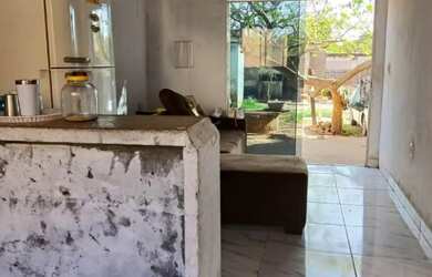 Imagem: A casa possui 2 Dormitórios, 1 Banheiro e está localizado