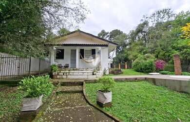 Imagem 5: Casa ampla com piscina, possuindo 4 dormitórios, localizada em Itaara