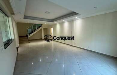 Imagem: A casa possui 3 Dormitórios, 3 Banheiros, 3 Vagas na garagem