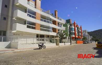 Imagem: O apartamento possui 3 Dormitórios, 1 Banheiro, 1 Vaga na garagem