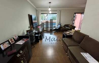 Imagem: A casa possui 4 Dormitórios, 2 Banheiros, 5 Vagas na garagem