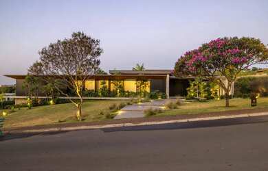 Imagem 11: Casa de condomínio para venda tem 820 metros quadrados com 5 quartos