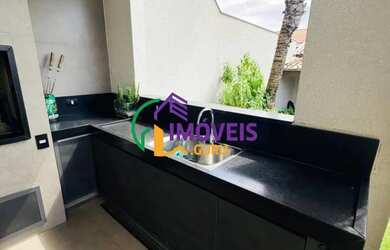 Imagem: A casa possui 3 Dormitórios, 4 Banheiros, 2 Vagas na garagem