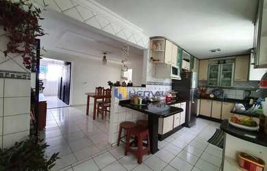 Imagem: A casa possui 3 Dormitórios, 3 Banheiros, 3 Vagas na garagem