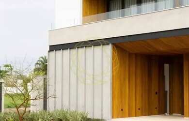 Imagem: A casa em condomínio possui 5 Dormitórios, 5 Banheiros, 500m²