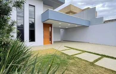 Imagem: A casa à venda possui 3 Dormitórios, 1 Banheiro, 3 Vagas na