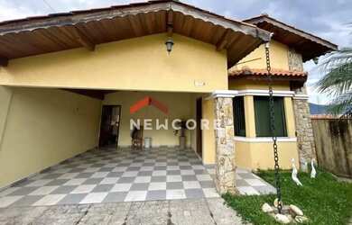 Imagem: A casa possui 3 Dormitórios, 2 Banheiros, 2 Vagas na garagem