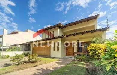 Imagem: A casa possui 5 Dormitórios, 5 Banheiros, 4 Vagas na garagem